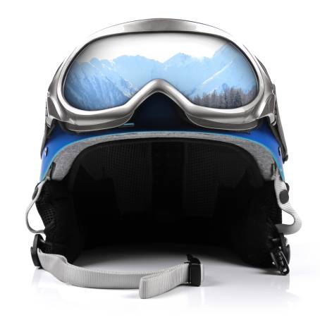 Choosing the Right Helmet and Goggles for Skiing