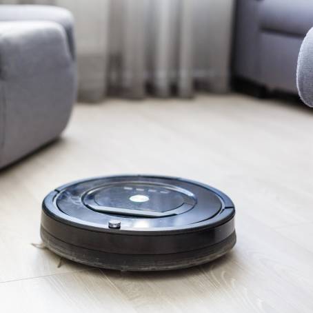 Chic Cleaning Robotic Vacuum on Laminate Surfaces