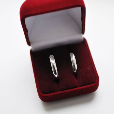 Romantic Wedding Rings in Luxurious Red Box