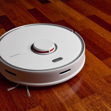 Effortless Cleaning Robotic Vacuum on Laminate Floors