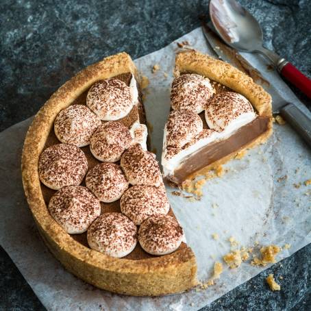 Rich and Creamy Baked Cheesecake with Dulce de Leche