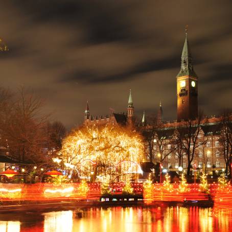 Enchanting Night The Allure of Street Lanterns