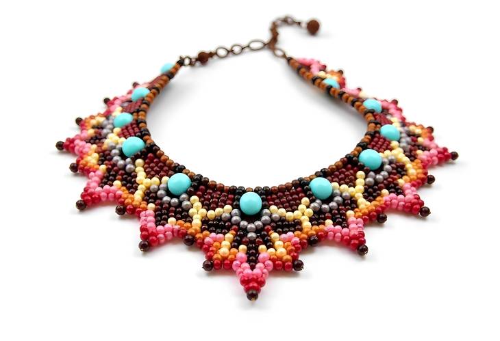 Handcrafted Beaded Choker for an Artistic Touch